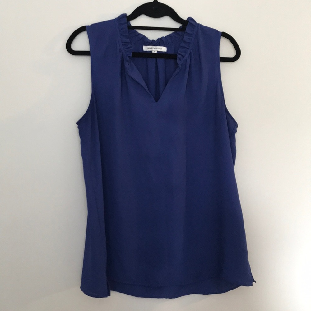 Rose & Olive sleeveless top w/ruffle collar detail